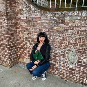 Meet your Posher, Posh